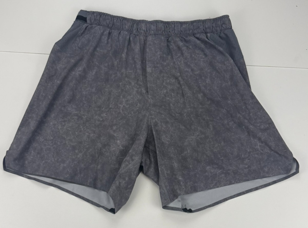 Lululemon Mens M Gray Print Lined Running Shorts 6" Reflective Athletic